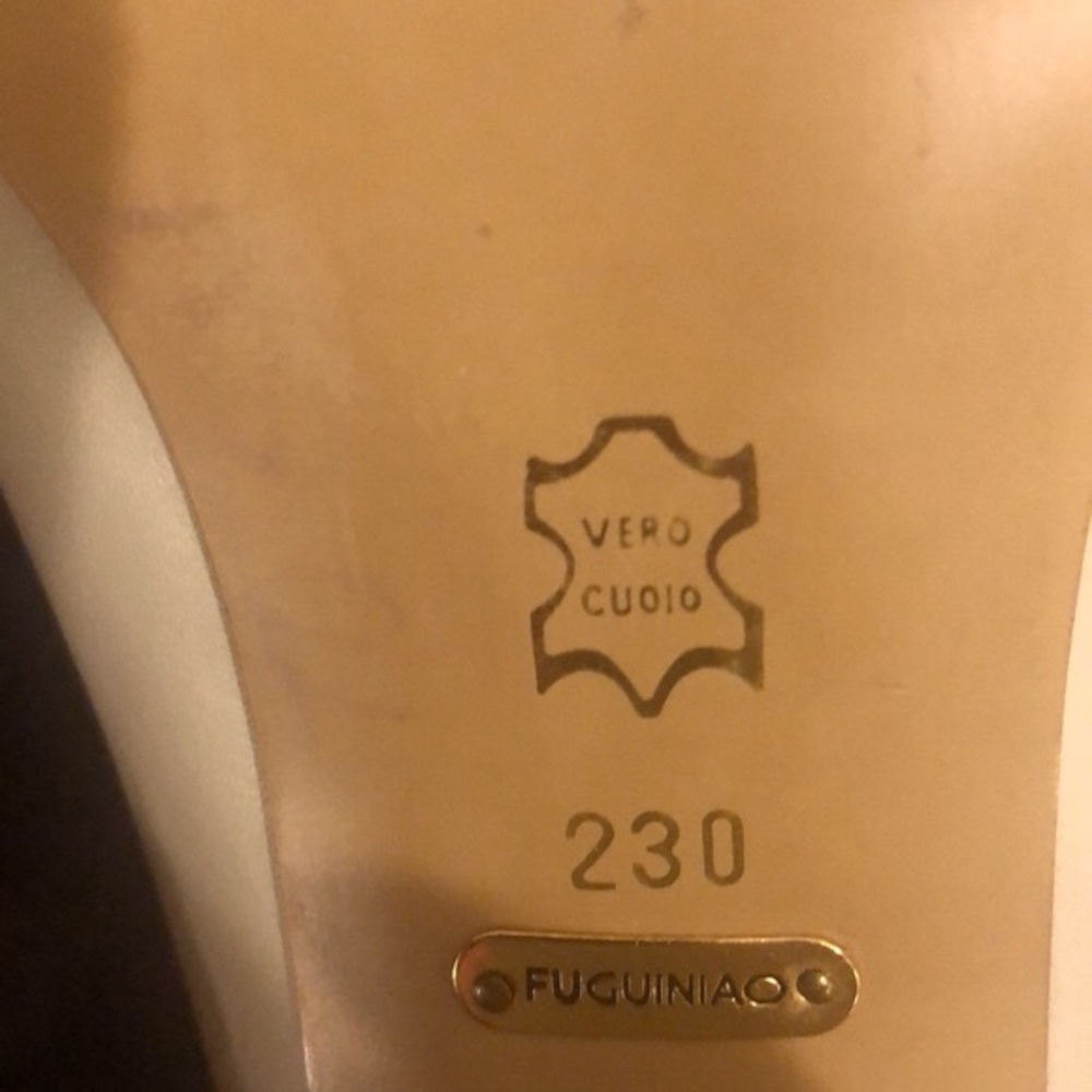 The “Perfect” Shoe, - Picture 3 of 8